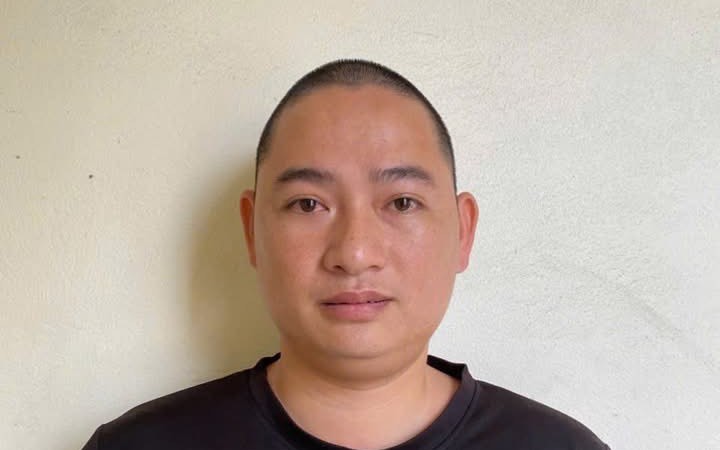Rủ con nuôi về quê để "chăn dắt" gái, hai bố con bị khởi tố