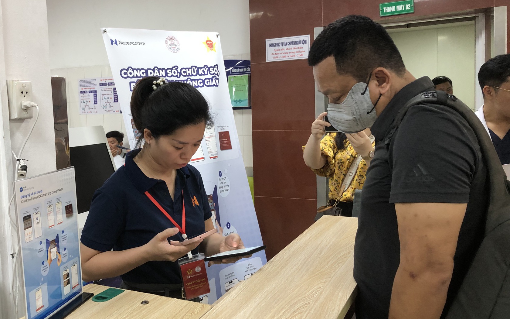 Bệnh viện đầu tiên thực hiện chữ ký số trên VNeiD cho người bệnh