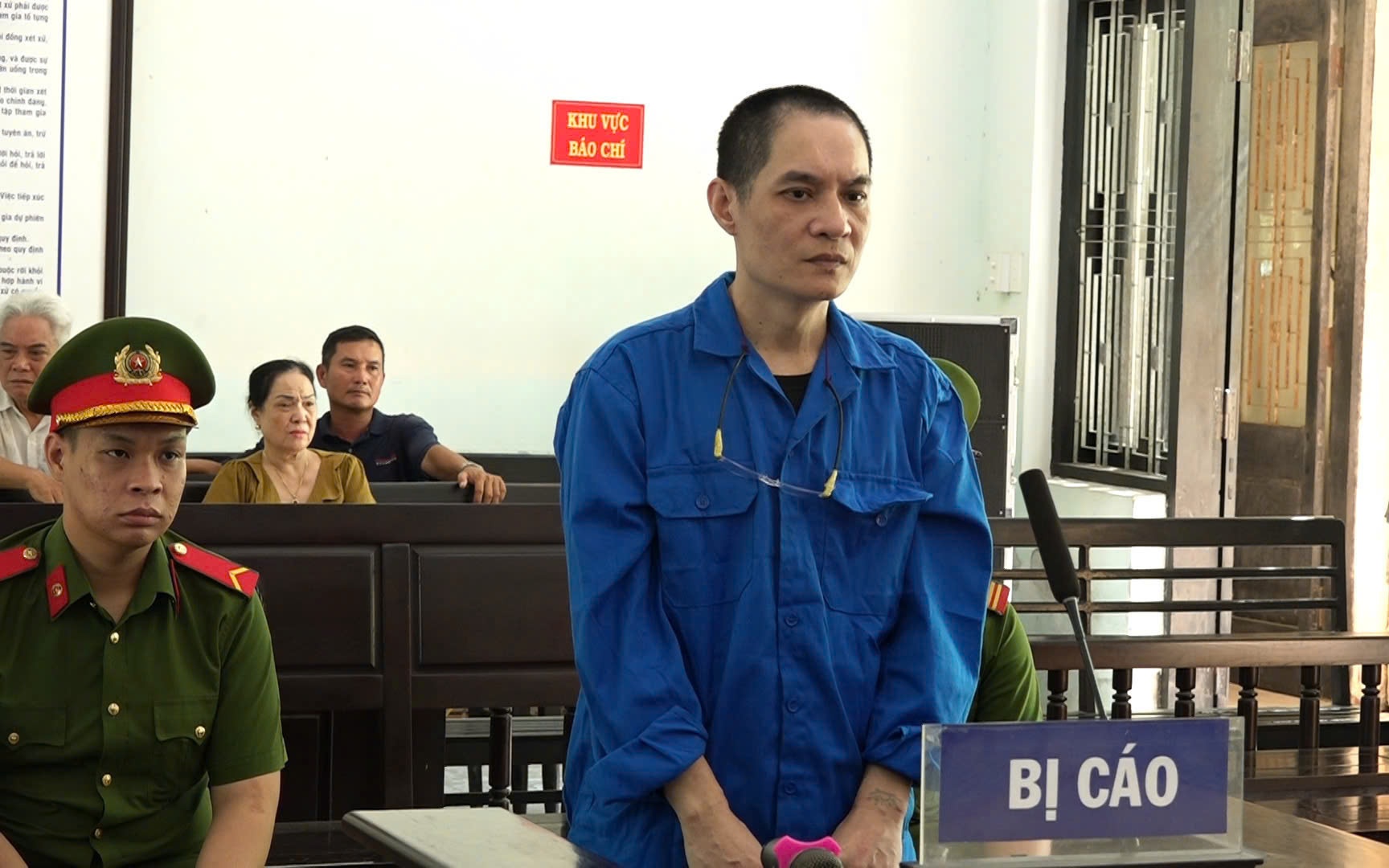 Lĩnh án tù vì chém thông gia