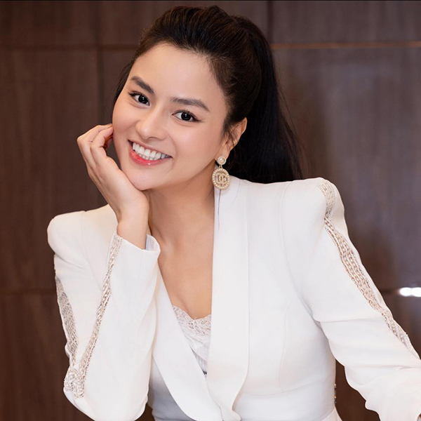 Siêu mẫu quê Nam Định từng đóng phim của Củng Lợi cách đây nhiều năm hiện giờ ra sao?- Ảnh 3. Siêu mẫu quê Nam Định từng đóng phim của Củng Lợi cách đây nhiều năm hiện giờ ra sao?- Ảnh 3.