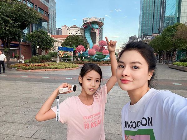Siêu mẫu quê Nam Định từng đóng phim của Củng Lợi cách đây nhiều năm hiện giờ ra sao?- Ảnh 7. Siêu mẫu quê Nam Định từng đóng phim của Củng Lợi cách đây nhiều năm hiện giờ ra sao?- Ảnh 7.