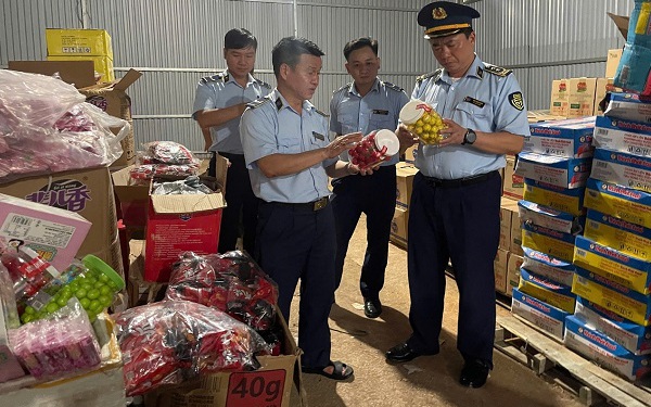 Cao Bằng: Thu giữ trên 5.000 sản phẩm mỹ phẩm không rõ nguồn gốc và thực phẩm nhập lậu
