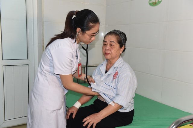 Bệnh viện ĐK TP Vinh triển khai thành công kỹ thuật can thiệp Tim – Mạch- Ảnh 3. Bệnh viện ĐK TP Vinh triển khai thành công kỹ thuật can thiệp Tim – Mạch- Ảnh 3.