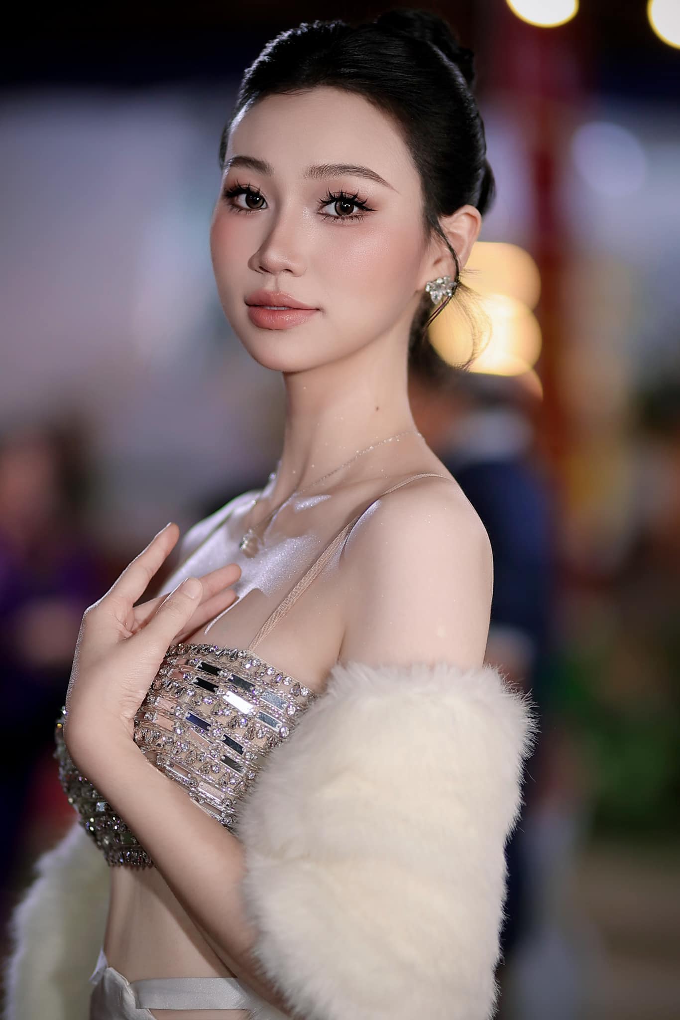 Nữ sinh quê Nghệ An có má lúm đồng tiền duyên dáng đang gây chú ý chung kết Hoa hậu Việt Nam- Ảnh 6. Nữ sinh quê Nghệ An có má lúm đồng tiền duyên dáng đang gây chú ý chung kết Hoa hậu Việt Nam- Ảnh 6.