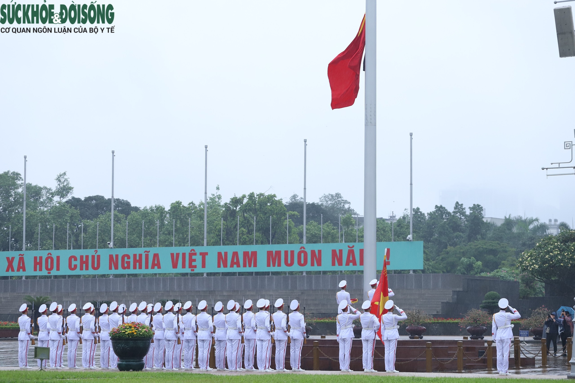 Trang nghiêm Lễ thượng cờ rủ Quốc tang nguyên Chủ tịch nước Trần Đức Lương- Ảnh 6. Trang nghiêm Lễ thượng cờ rủ Quốc tang nguyên Chủ tịch nước Trần Đức Lương- Ảnh 6.