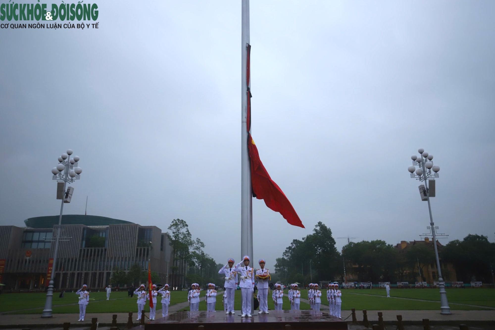 Trang nghiêm Lễ thượng cờ rủ Quốc tang nguyên Chủ tịch nước Trần Đức Lương- Ảnh 8. Trang nghiêm Lễ thượng cờ rủ Quốc tang nguyên Chủ tịch nước Trần Đức Lương- Ảnh 8.