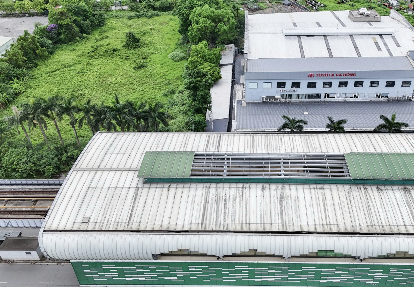 Nhà ga tàu Cát Linh - Hà Đông thủng mái, nước chảy lênh láng ra sàn khi mưa lớn- Ảnh 3. Nhà ga tàu Cát Linh - Hà Đông thủng mái, nước chảy lênh láng ra sàn khi mưa lớn- Ảnh 3.