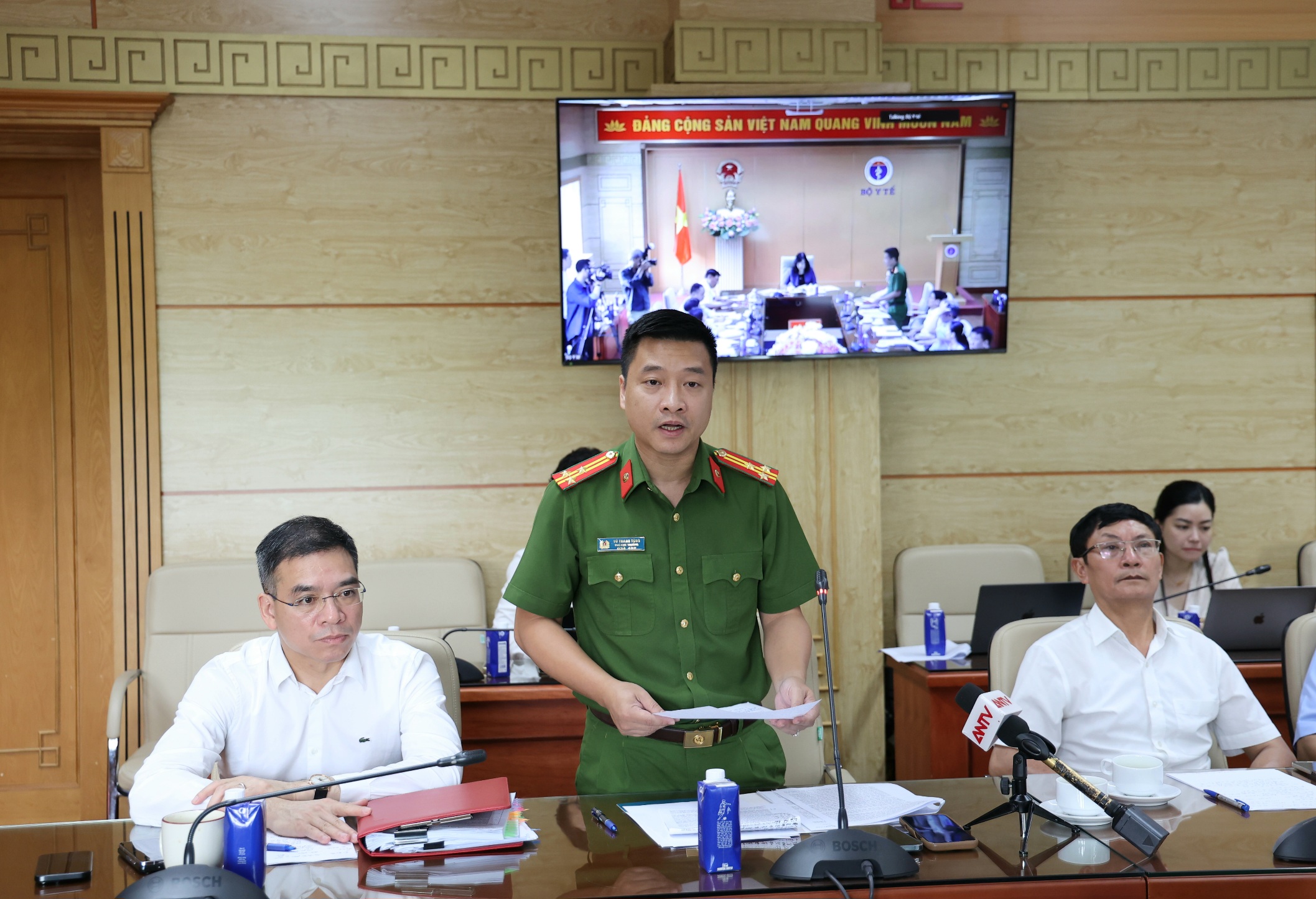 Bộ Y tế đề nghị xử lý ở mức cao nhất hành vi sản xuất, buôn bán hàng giả về y tế- Ảnh 4.