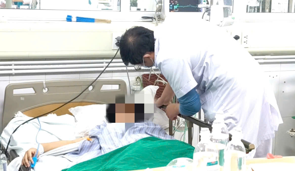 ກະຊວງສາທາລະນະສຸກຂໍຊອກຫາຕົ້ນກຳເນີດຂອງກໍລະນີອາຫານເປັນພິດທີ່ເຮັດໃຫ້ປະຊາຊົນຫຼາຍຄົນຕ້ອງໄດ້ເຂົ້າໂຮງໝໍຢູ່ນະຄອນໂຮ່ຈິມິນ - ຮູບ 1. Bộ Y tế yêu cầu truy xuất nguồn gốc thực phẩm vụ nghi ngộ độc khiến nhiều người nhập viện ở TP Hồ Chí Minh- Ảnh 1.