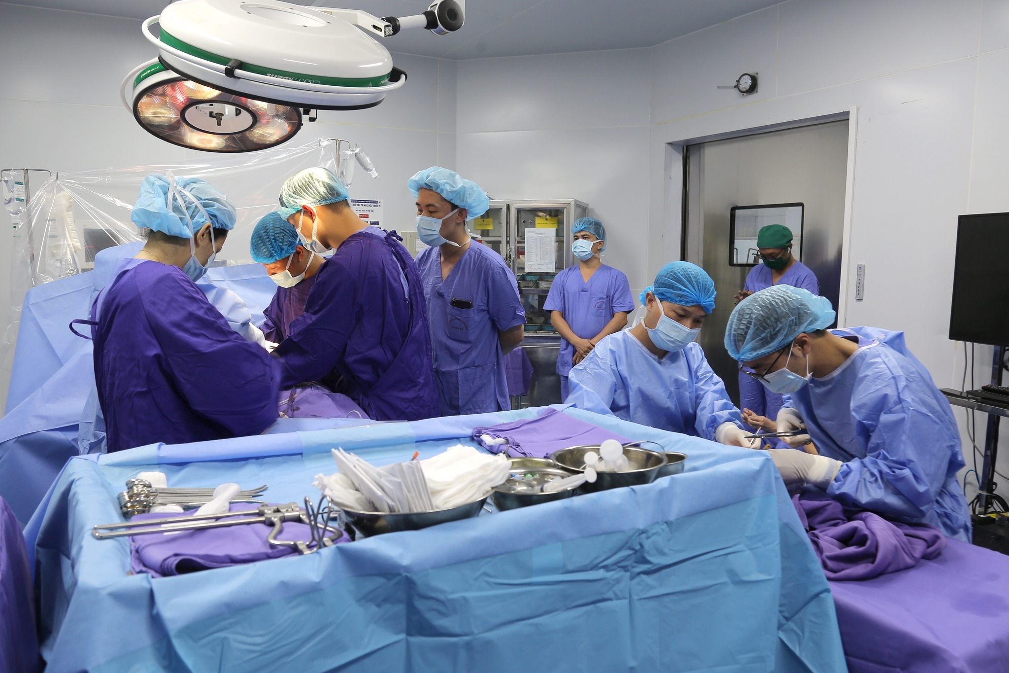 Người đàn ông chết não hiến tạng giúp 7 người được nối dài cuộc sống- Ảnh 2. Người đàn ông chết não hiến tạng giúp 7 người được nối dài cuộc sống- Ảnh 2.