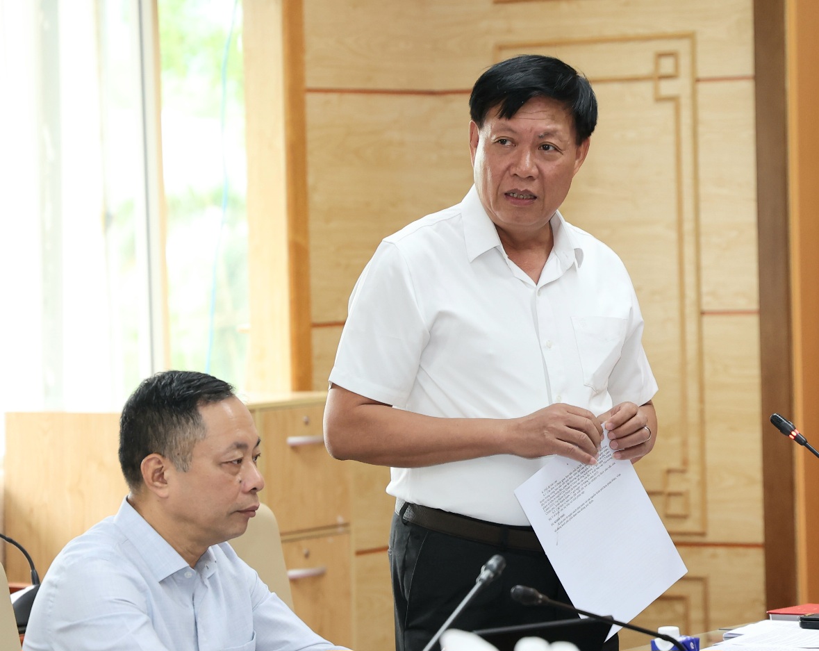 Bộ trưởng Đào Hồng Lan: Xử lý hàng giả trong lĩnh vực y tế phải đấu tranh quyết liệt, nghiêm khắc, không có vùng cấm- Ảnh 3. Bộ trưởng Đào Hồng Lan: Xử lý hàng giả trong lĩnh vực y tế phải đấu tranh quyết liệt, nghiêm khắc, không có vùng cấm- Ảnh 3.