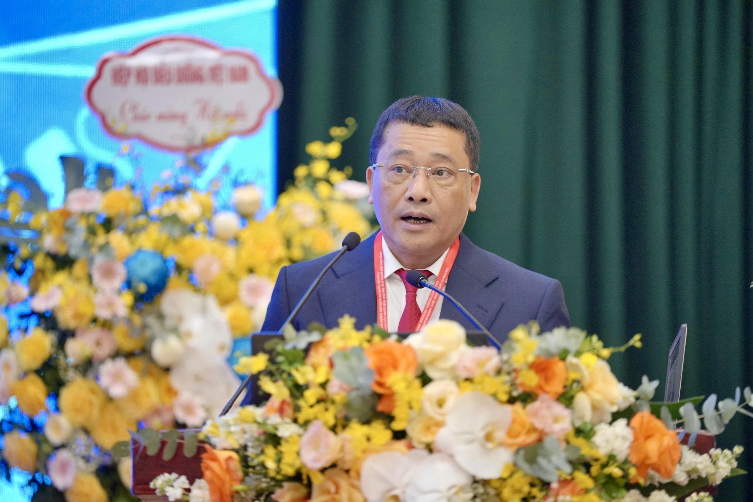 Giám đốc Bệnh viện K: Điều dưỡng ung thư không chỉ thực hiện y lệnh chính xác mà phải nhạy bén, giàu tình cảm
- Ảnh 1. Giám đốc Bệnh viện K: Điều dưỡng ung thư không chỉ thực hiện y lệnh chính xác mà phải nhạy bén, giàu tình cảm
- Ảnh 1.