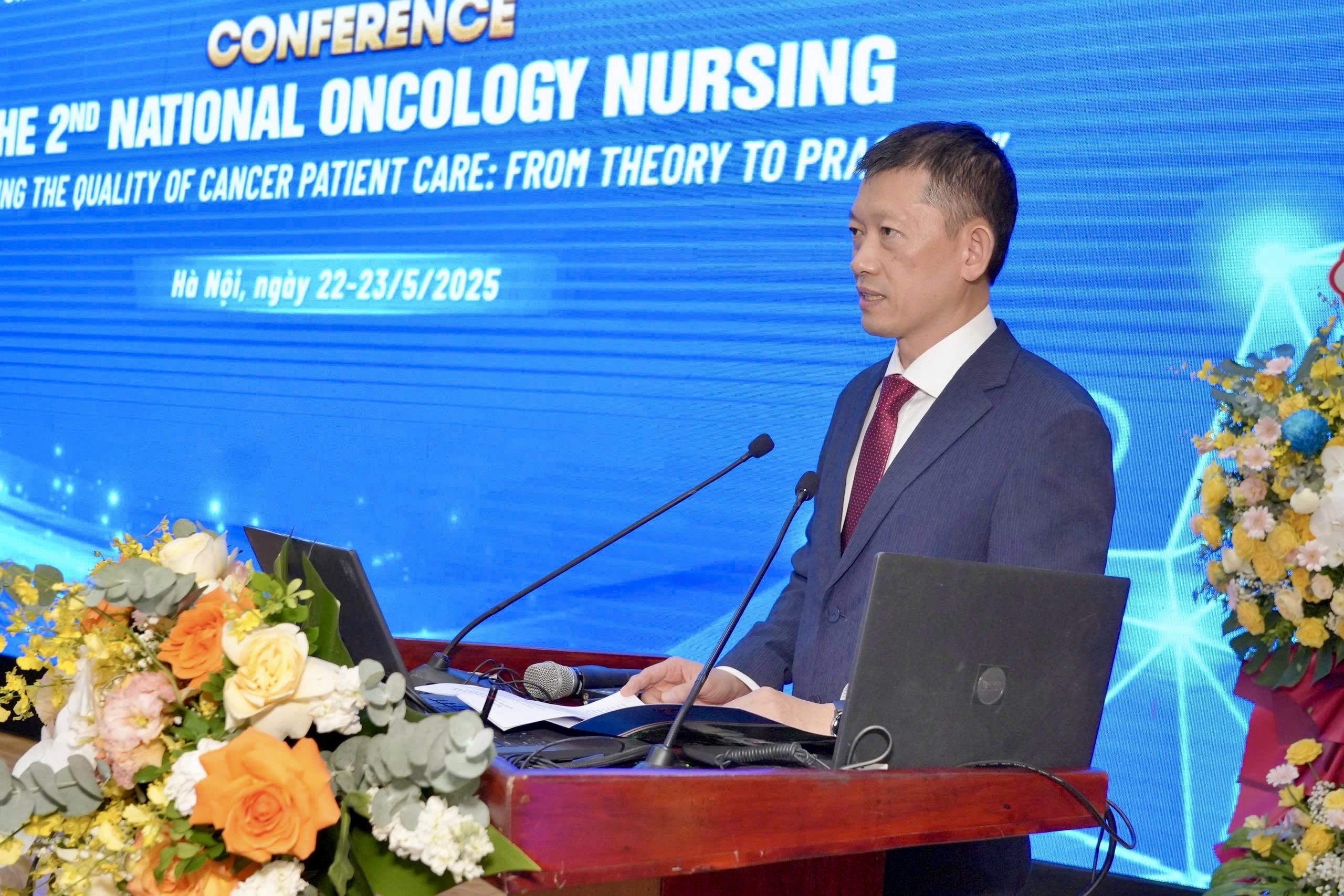 Giám đốc Bệnh viện K: Điều dưỡng ung thư không chỉ thực hiện y lệnh chính xác mà phải nhạy bén, giàu tình cảm
- Ảnh 2. Giám đốc Bệnh viện K: Điều dưỡng ung thư không chỉ thực hiện y lệnh chính xác mà phải nhạy bén, giàu tình cảm
- Ảnh 2.