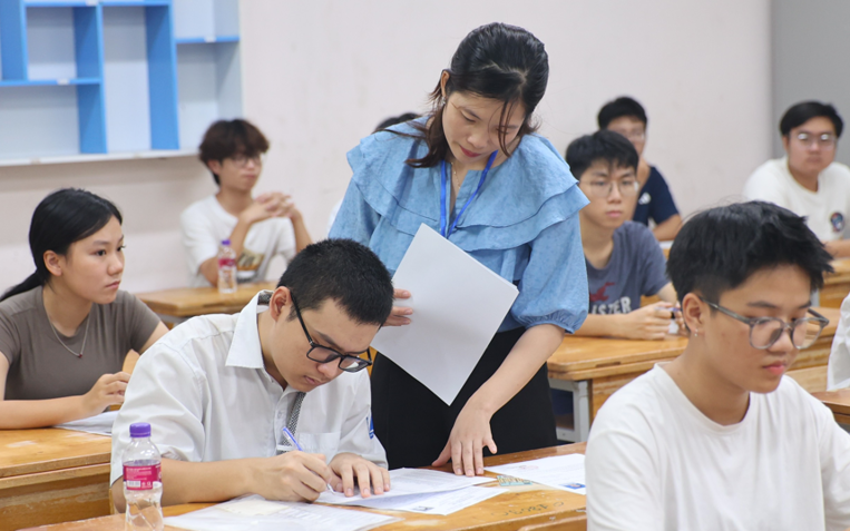 Giáo viên có được dạy thêm trong dịp hè?