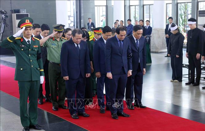 Đoàn các địa phương vào viếng nguyên Chủ tịch nước Trần Đức Lương- Ảnh 2. Đoàn các địa phương vào viếng nguyên Chủ tịch nước Trần Đức Lương- Ảnh 2.