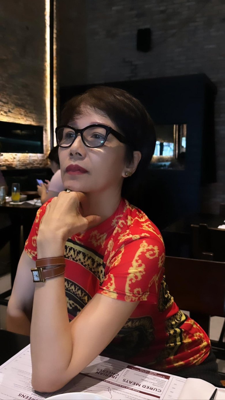 Mẹ ruột ca sĩ Phương Linh - 'bóng hồng' trên sân khấu của Hà Anh Tuấn tuổi 63 khỏe mạnh, vóc dáng 'hack' tuổi- Ảnh 2. Mẹ ruột ca sĩ Phương Linh - 'bóng hồng' trên sân khấu của Hà Anh Tuấn tuổi 63 khỏe mạnh, vóc dáng 'hack' tuổi- Ảnh 2.