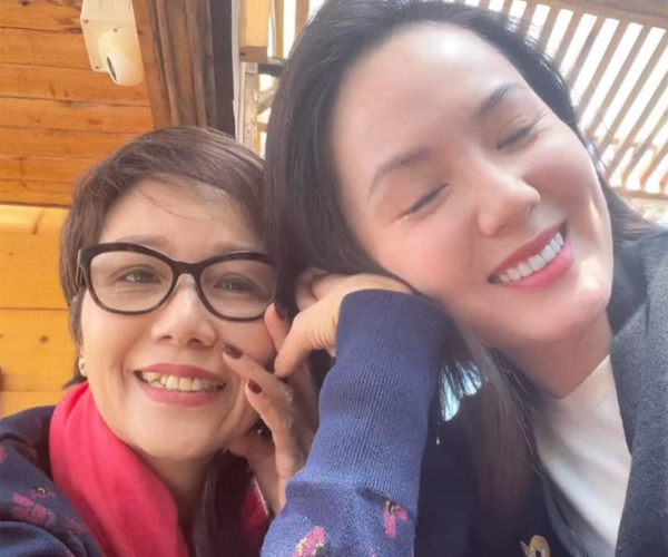 Mẹ ruột ca sĩ Phương Linh - 'bóng hồng' trên sân khấu của Hà Anh Tuấn tuổi 63 khỏe mạnh, vóc dáng 'hack' tuổi- Ảnh 3. Mẹ ruột ca sĩ Phương Linh - 'bóng hồng' trên sân khấu của Hà Anh Tuấn tuổi 63 khỏe mạnh, vóc dáng 'hack' tuổi- Ảnh 3.