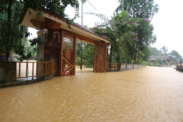 Hà Tĩnh hứng lượng mưa lớn khủng khiếp, nguy cơ cao ngập lụt nhiều khu vực- Ảnh 2. Hà Tĩnh hứng lượng mưa lớn khủng khiếp, nguy cơ cao ngập lụt nhiều khu vực- Ảnh 2.