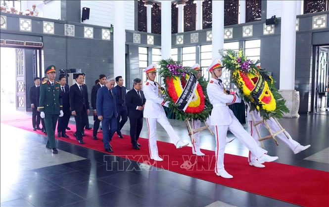 Đoàn các địa phương vào viếng nguyên Chủ tịch nước Trần Đức Lương- Ảnh 3. Đoàn các địa phương vào viếng nguyên Chủ tịch nước Trần Đức Lương- Ảnh 3.