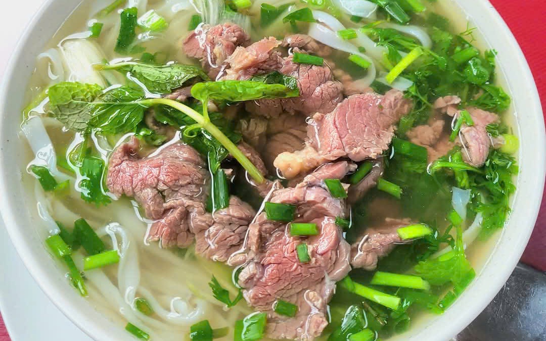 Quán phở đồng loạt tăng giá, khách chuyển sang bánh mỳ, bún riêu