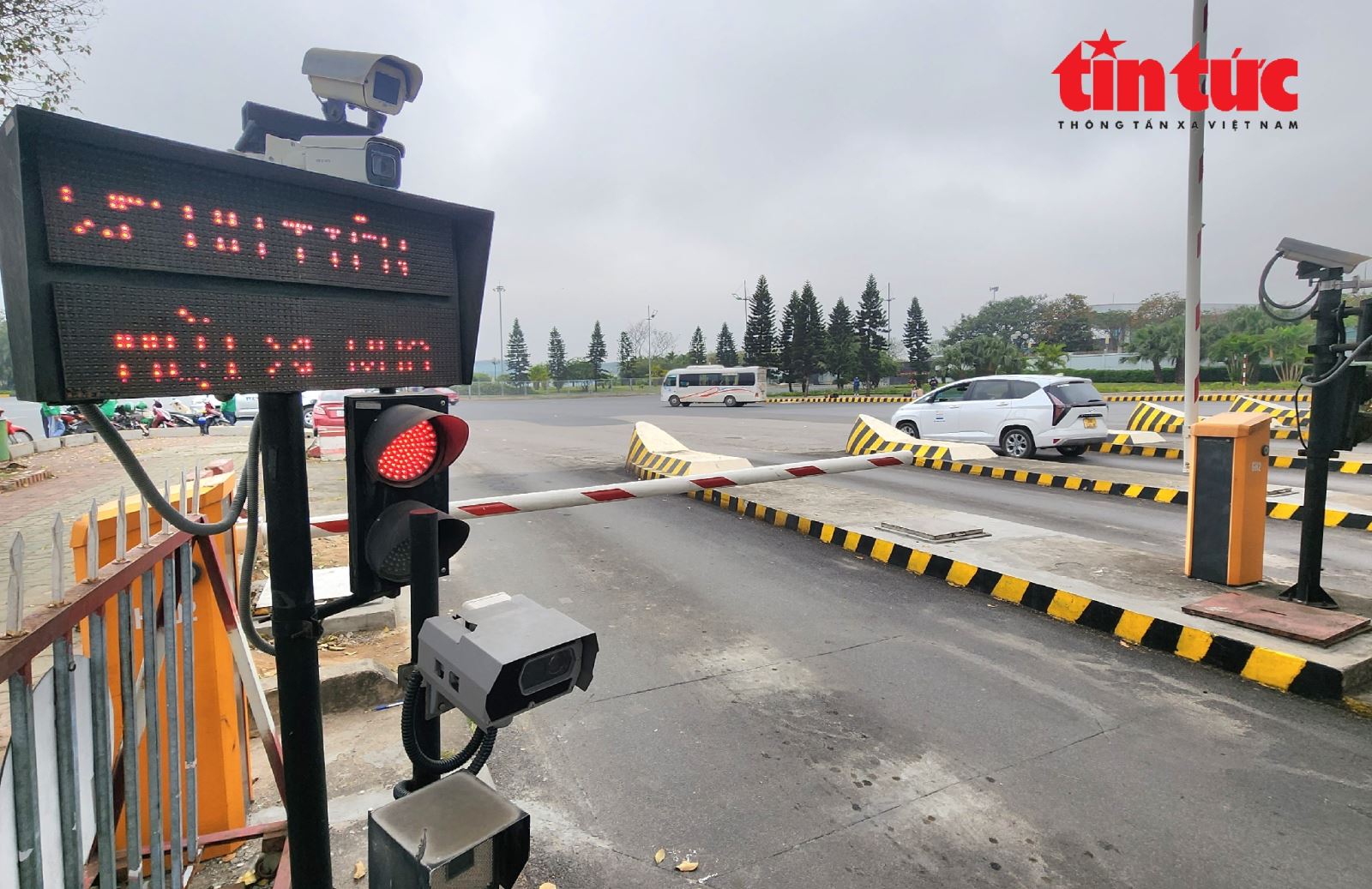 Hơn 6 triệu phương tiện dán thẻ thu phí điện tử không dừng- Ảnh 1. Hơn 6 triệu phương tiện dán thẻ thu phí điện tử không dừng- Ảnh 1.