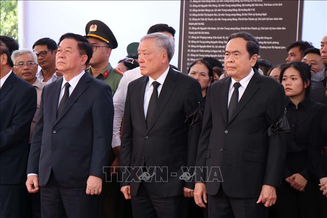 Lễ an táng nguyên Chủ tịch nước Trần Đức Lương tại Quảng Ngãi- Ảnh 1. Lễ an táng nguyên Chủ tịch nước Trần Đức Lương tại Quảng Ngãi- Ảnh 1.