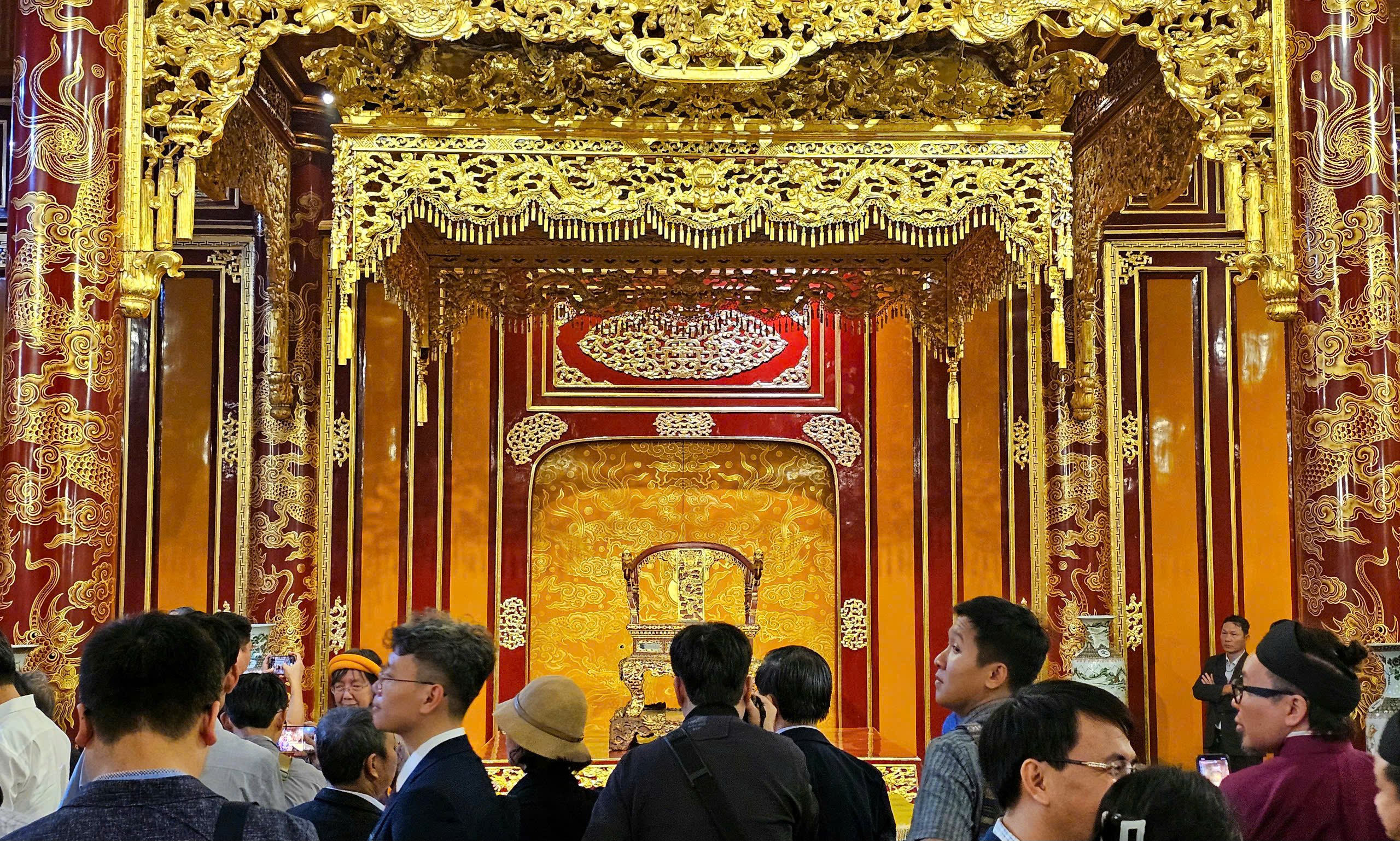 Cận cảnh ngai vua triều Nguyễn trong điện Thái Hòa trước khi bị kẻ 'loạn thần' phá hỏng- Ảnh 7. Cận cảnh ngai vua triều Nguyễn trong điện Thái Hòa trước khi bị kẻ 'loạn thần' phá hỏng- Ảnh 7.