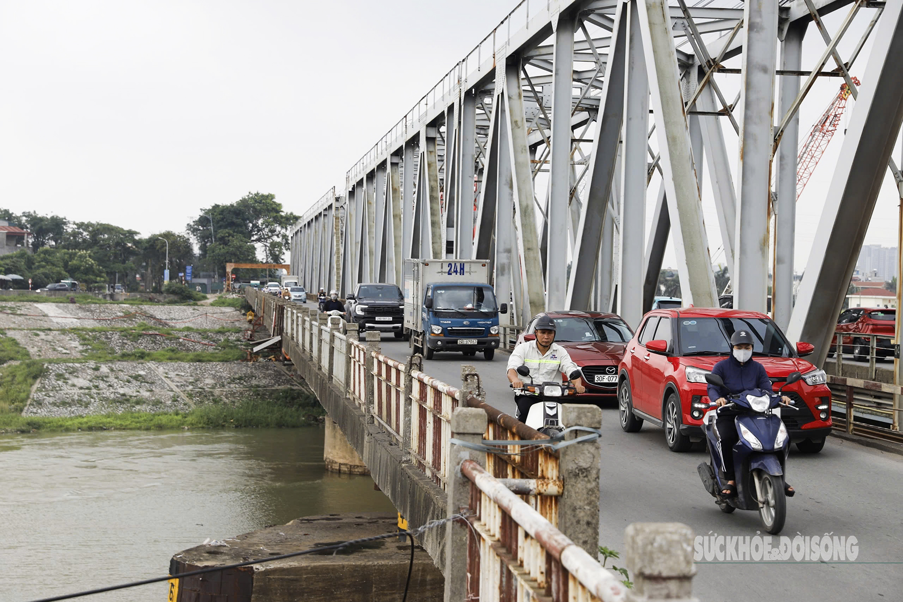 Hiện trạng cầu Đuống hơn 100 năm tuổi sắp bị tháo dỡ- Ảnh 3. Hiện trạng cầu Đuống hơn 100 năm tuổi sắp bị tháo dỡ- Ảnh 3.