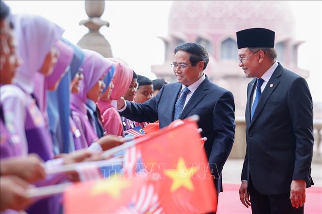 Thủ tướng Phạm Minh Chính hội đàm với Thủ tướng Malaysia Anwar Ibrahim- Ảnh 2. Thủ tướng Phạm Minh Chính hội đàm với Thủ tướng Malaysia Anwar Ibrahim- Ảnh 2.