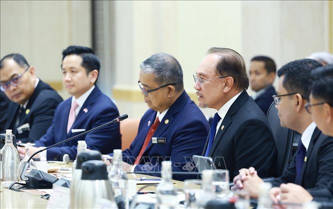 Thủ tướng Phạm Minh Chính hội đàm với Thủ tướng Malaysia Anwar Ibrahim- Ảnh 8. Thủ tướng Phạm Minh Chính hội đàm với Thủ tướng Malaysia Anwar Ibrahim- Ảnh 8.