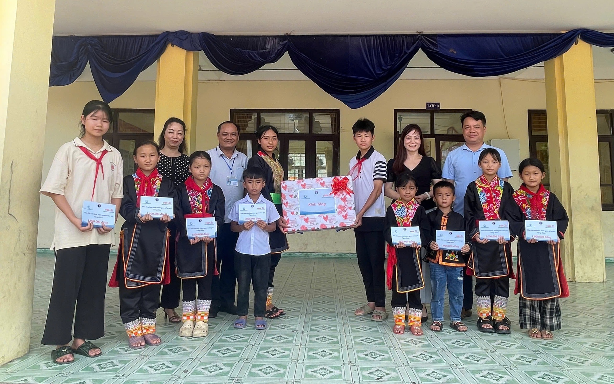 Bộ trưởng Bộ Y tế Đào Hồng Lan: Mỗi trẻ em có hoàn cảnh đặc biệt đều cần một vòng tay yêu thương- Ảnh 5.