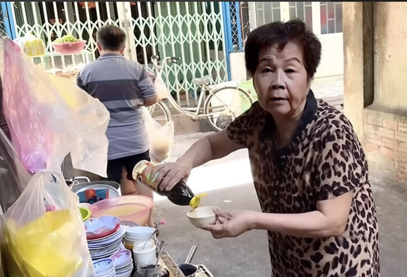 Ngôi sao cải lương đoàn Thanh Minh - Thanh Nga một thời, U80 dậy từ 3h sáng bán hủ tiếu- Ảnh 4.