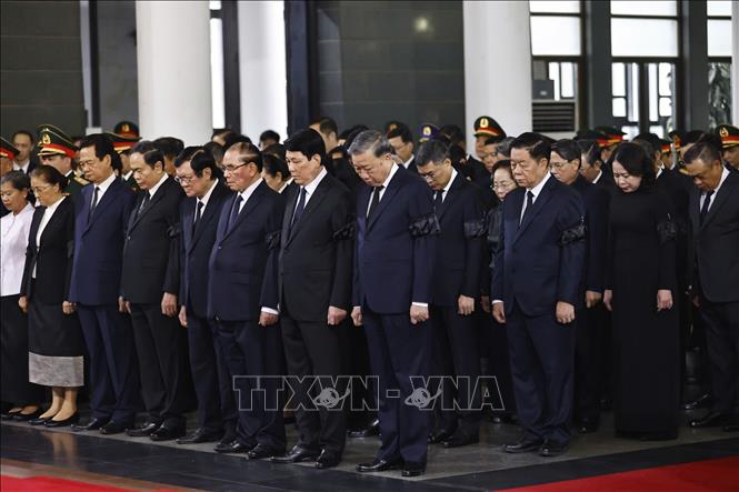 Cử hành trọng thể Lễ truy điệu nguyên Chủ tịch nước Trần Đức Lương- Ảnh 4. Cử hành trọng thể Lễ truy điệu nguyên Chủ tịch nước Trần Đức Lương- Ảnh 4.