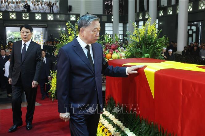 Cử hành trọng thể Lễ truy điệu nguyên Chủ tịch nước Trần Đức Lương- Ảnh 6. Cử hành trọng thể Lễ truy điệu nguyên Chủ tịch nước Trần Đức Lương- Ảnh 6.