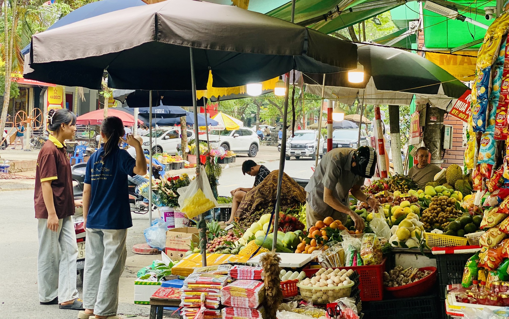 Một loại cam Việt vào mùa giá rẻ bèo, tiểu thương tiêu thụ vài tạ mỗi ngày- Ảnh 8. Một loại cam Việt vào mùa giá rẻ bèo, tiểu thương tiêu thụ vài tạ mỗi ngày- Ảnh 8.