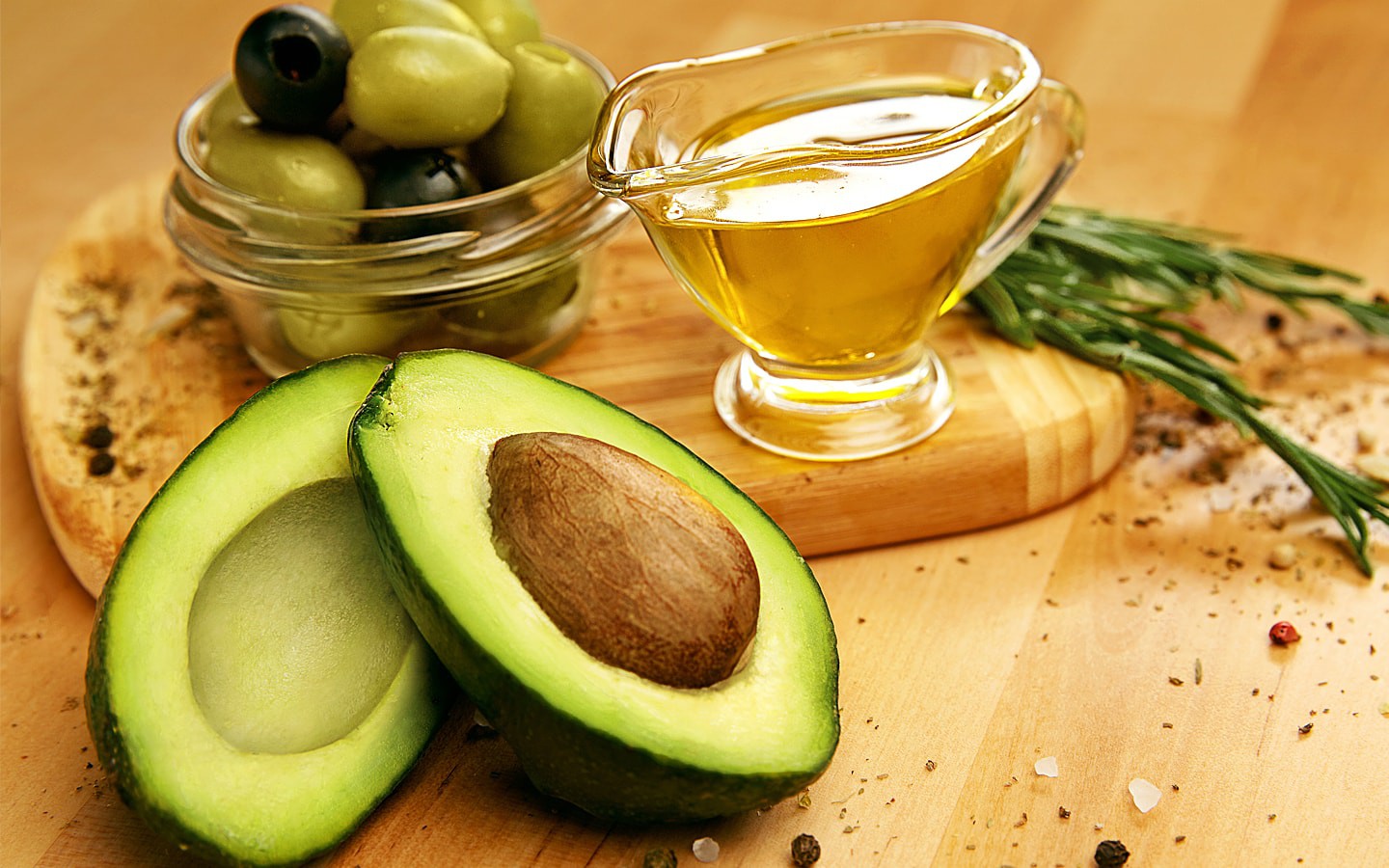 8 loại thực phẩm chống viêm giúp cơ thể khoẻ mạnh- Ảnh 2. Người bị thoát vị đĩa đệm nên ăn 4 nhóm thực phẩm chống viêm hỗ trợ phục hồi