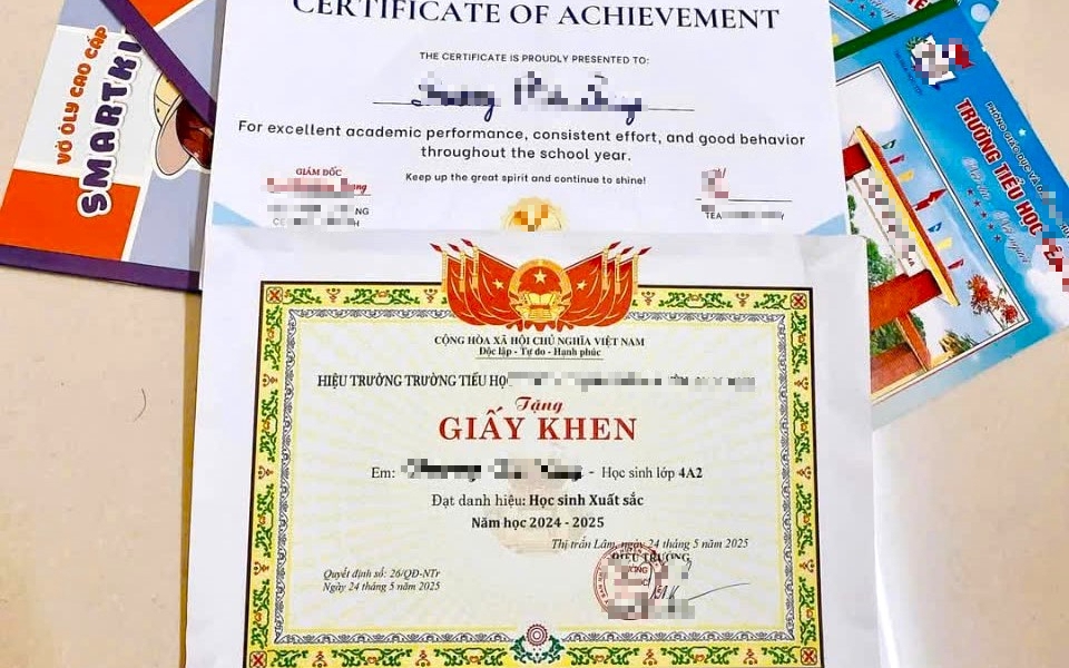 Khoe giấy khen, bảng điểm của con: Những rủi ro tiềm ẩn trên mạng xã hội