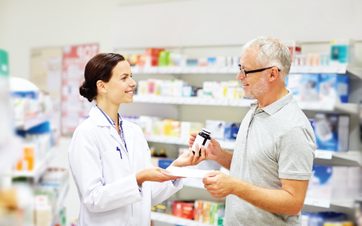 Người cao tuổi có nên uống vitamin tổng hợp?