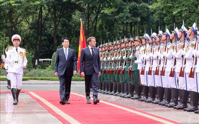 Chủ tịch nước Lương Cường chủ trì lễ đón cấp Nhà nước Tổng thống Cộng hòa Pháp