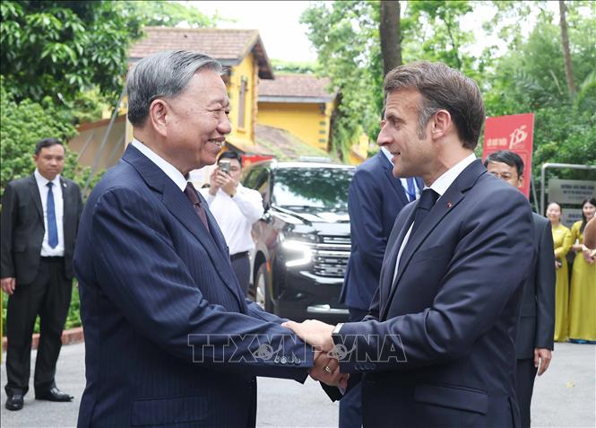 Tổng Bí thư Tô Lâm và Tổng thống Pháp thăm Khu di tích Chủ tịch Hồ Chí Minh tại Phủ Chủ tịch- Ảnh 1.