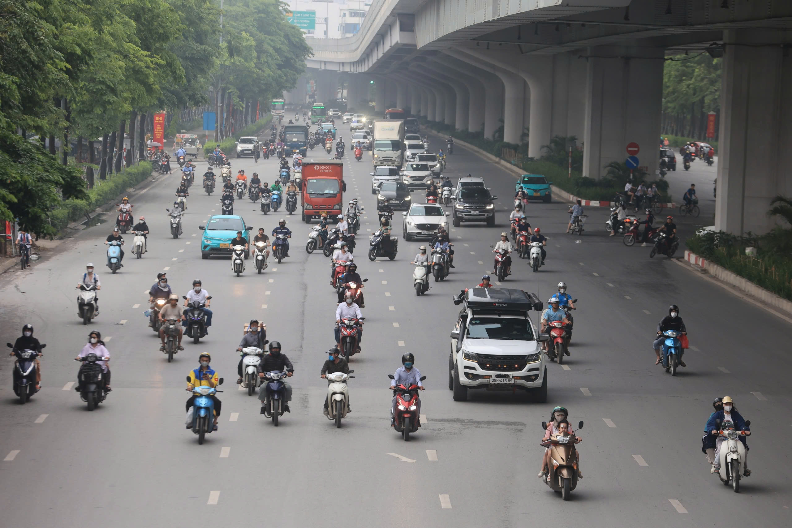 Hà Nội lại tách làn cứng ô tô, xe máy: Liệu có khả quan hơn Nguyễn Trãi?- Ảnh 3. Hà Nội lại tách làn cứng ô tô, xe máy: Liệu có khả quan hơn Nguyễn Trãi?- Ảnh 3.