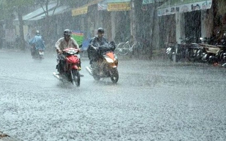 Mưa lớn từ chiều mai, cảnh báo lũ ở miền Bắc và miền Trung