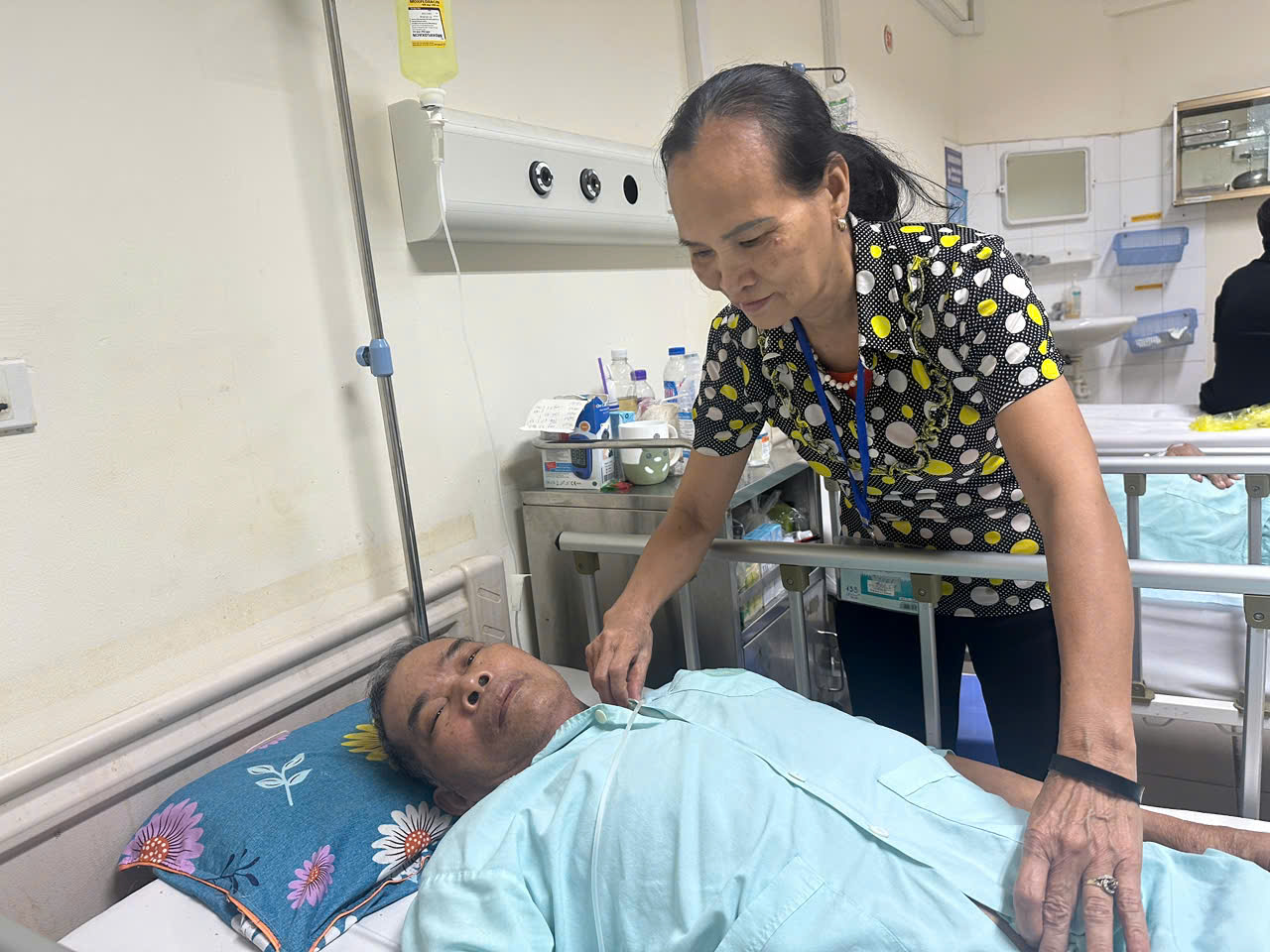 Xót xa gia cảnh của người lính mang trong mình chất độc da cam với cuộc chiến giành lại sự sống nơi giường bệnh- Ảnh 2. Xót xa gia cảnh của người lính mang trong mình chất độc da cam với cuộc chiến giành lại sự sống nơi giường bệnh- Ảnh 2.