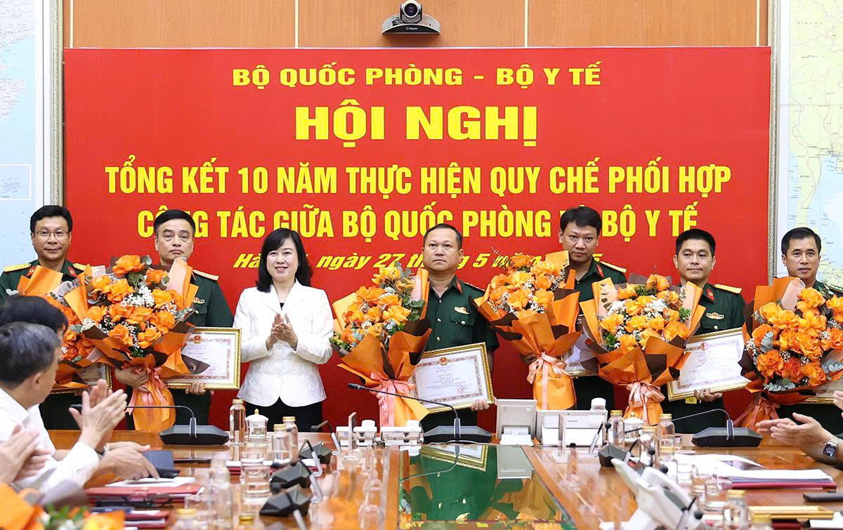 Tiếp tục triển khai thực hiện tốt công tác kết hợp quân dân y, phát triển y tế biển, đảo, vùng sâu, vùng xa, biên giới- Ảnh 9. Tiếp tục triển khai thực hiện tốt công tác kết hợp quân dân y, phát triển y tế biển, đảo, vùng sâu, vùng xa, biên giới- Ảnh 9.