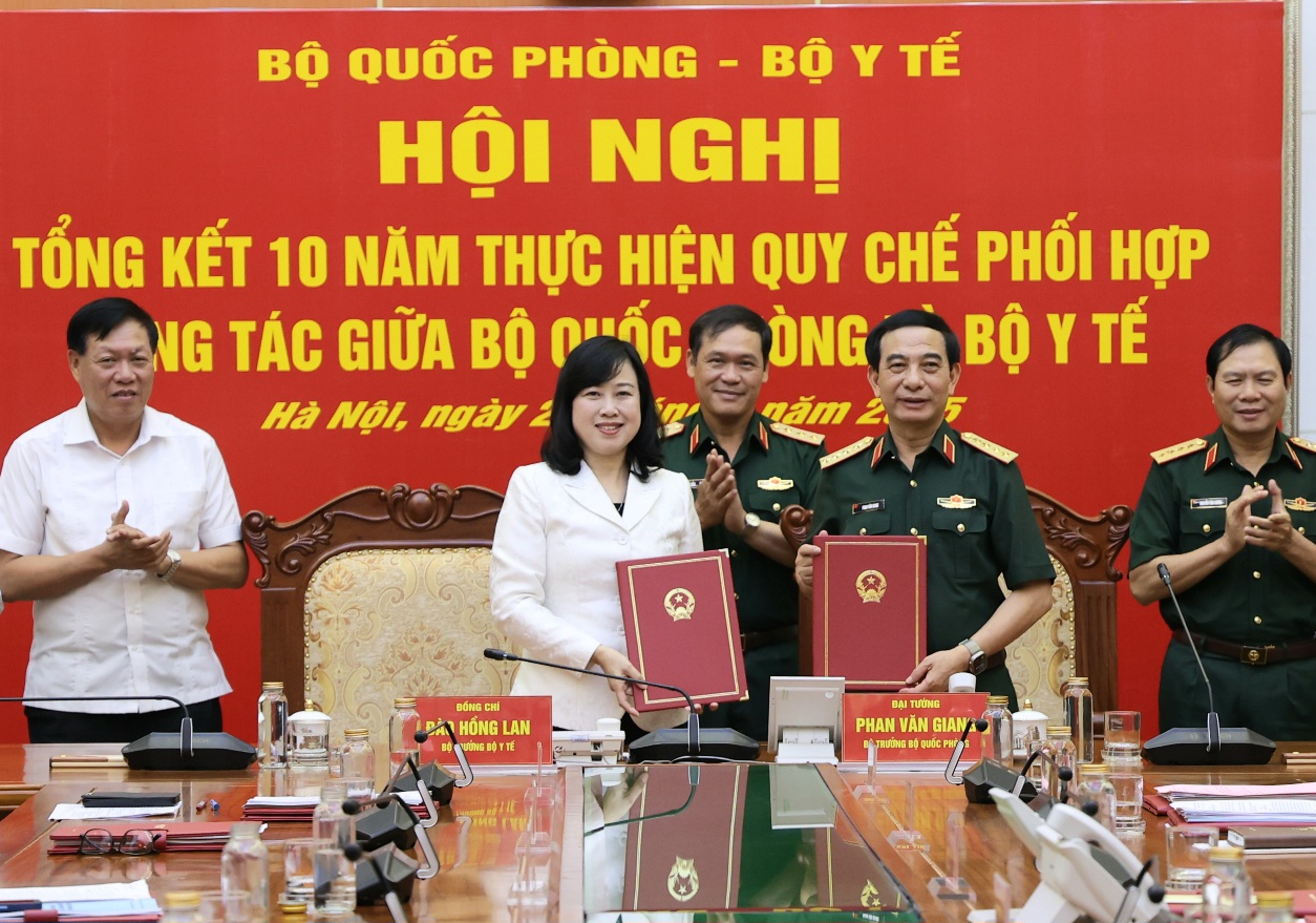 Tiếp tục triển khai thực hiện tốt công tác kết hợp quân dân y, phát triển y tế biển, đảo, vùng sâu, vùng xa, biên giới- Ảnh 5. Tiếp tục triển khai thực hiện tốt công tác kết hợp quân dân y, phát triển y tế biển, đảo, vùng sâu, vùng xa, biên giới- Ảnh 5.