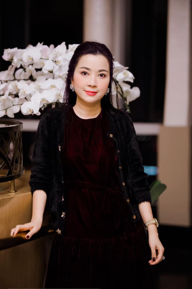 Mẹ ruột Á hậu Huyền My có tài sắc vẹn toàn, dốc lòng làm quản lý cho con gái- Ảnh 2. Mẹ ruột Á hậu Huyền My có tài sắc vẹn toàn, dốc lòng làm quản lý cho con gái- Ảnh 2.