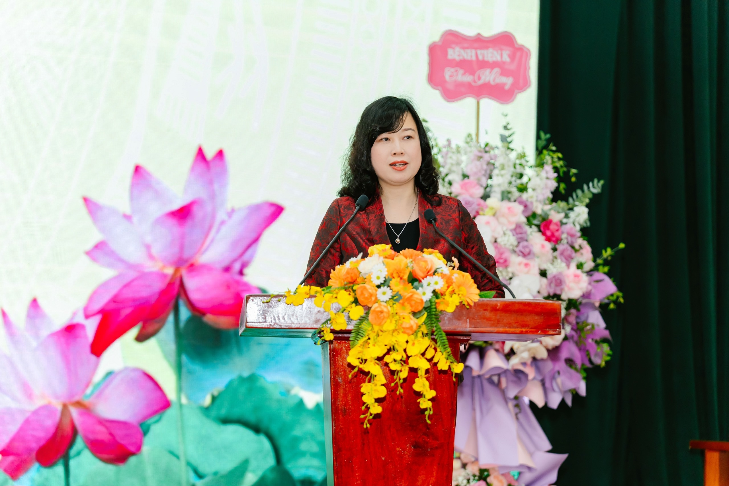 Bộ trưởng Đào Hồng Lan trao quyết định bổ nhiệm lại Giám đốc Bệnh viện K đối với GS.TS Lê Văn Quảng- Ảnh 2. Bộ trưởng Đào Hồng Lan trao quyết định bổ nhiệm lại Giám đốc Bệnh viện K đối với GS.TS Lê Văn Quảng- Ảnh 2.