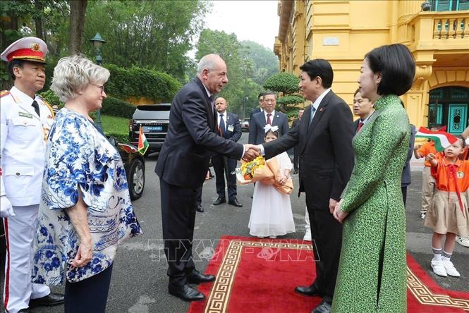 Chủ tịch nước Lương Cường chủ trì lễ đón chính thức Tổng thống Hungary- Ảnh 1. Chủ tịch nước Lương Cường chủ trì lễ đón chính thức Tổng thống Hungary- Ảnh 1.