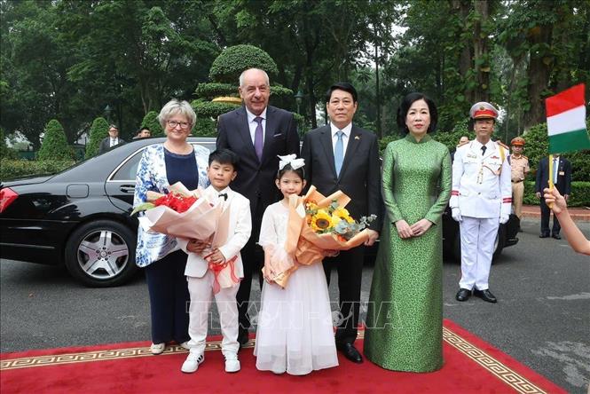Chủ tịch nước Lương Cường chủ trì lễ đón chính thức Tổng thống Hungary- Ảnh 3. Chủ tịch nước Lương Cường chủ trì lễ đón chính thức Tổng thống Hungary- Ảnh 3.