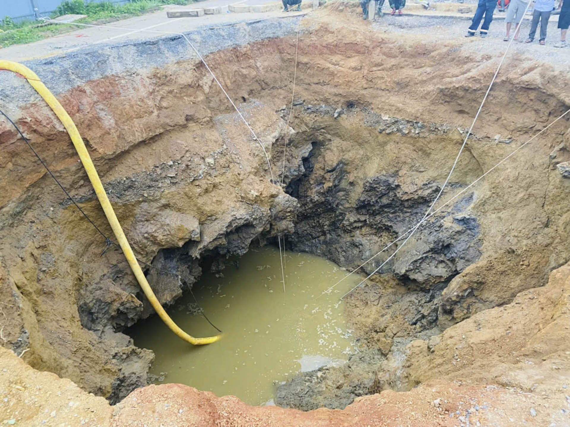 Bí ẩn địa chất nào khiến hố tử thần ở Bắc Kạn 'nuốt chửng' người rơi xuống?